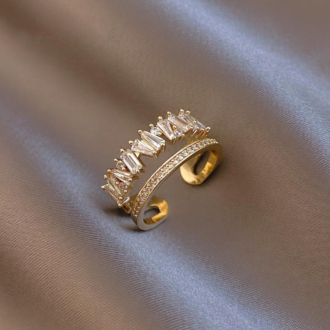 Anillo dorado ajustable de corona con circonita - Hipnotelia