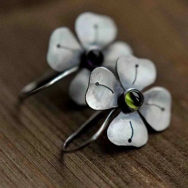 Pendientes vintage de flor con circonita verde - Hipnotelia