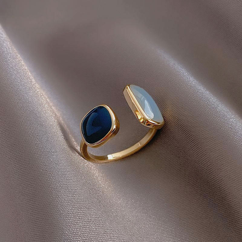 Anillo dorado ajustable de piedras - Hipnotelia
