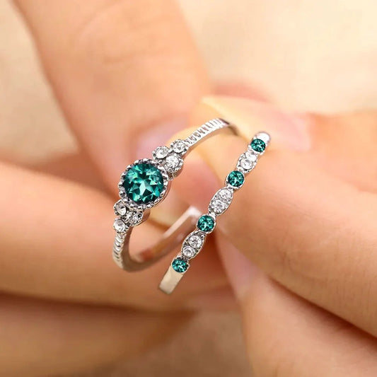 Anillo plateado elegante con circonita verde - Hipnotelia