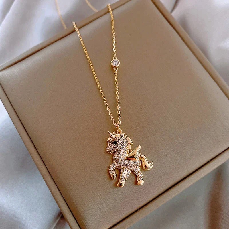 Colgante dorado de unicornio con circonita - Hipnotelia