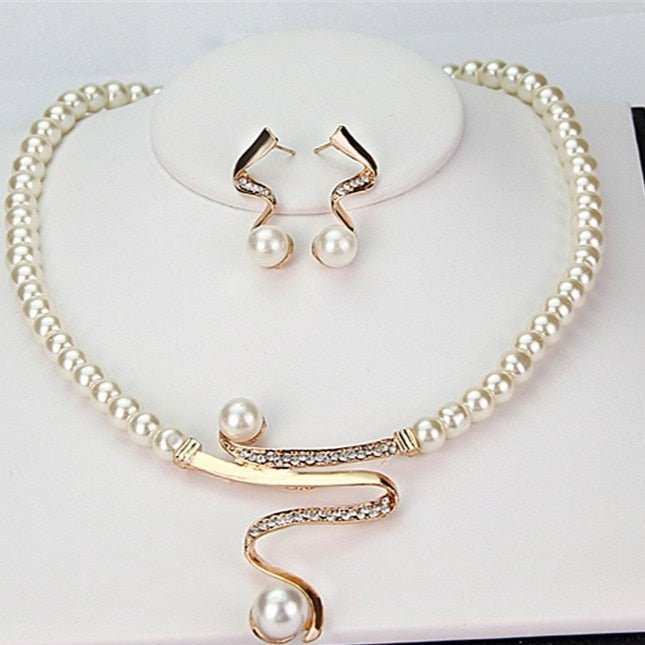 Conjunto de collar y pendientes de perlas naturales - Hipnotelia