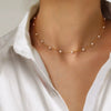 Delicado collar dorado de perlas - Hipnotelia