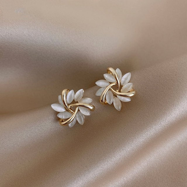 Elegantes y exquisitos pendientes circulares de flor de ópalo - Hipnotelia