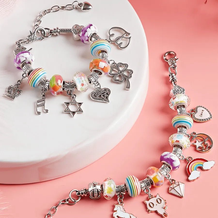 Juego de pulseras y dijes para niños de 64 piezas - Hipnotelia
