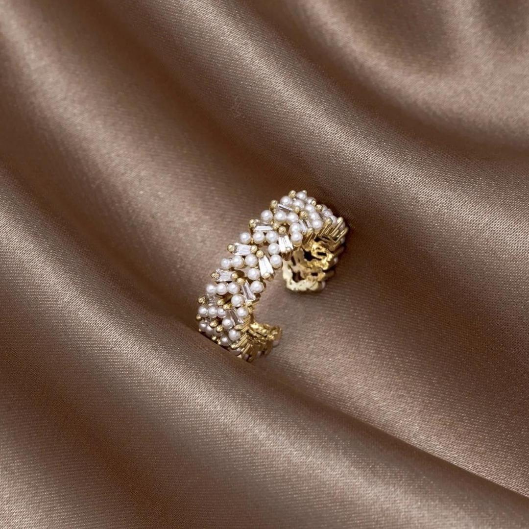 Lujoso anillo ajustable con perlas - Hipnotelia