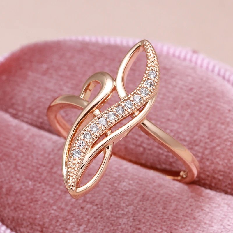 Lujoso anillo dorado de arabescos con circonita cúbica - Hipnotelia