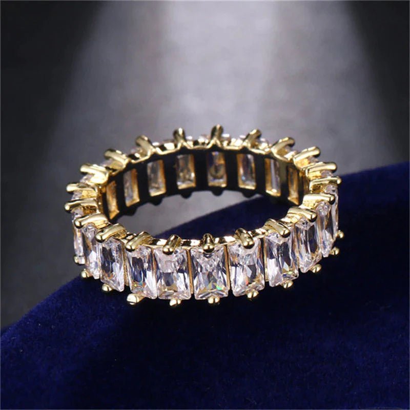 Lujoso anillo dorado y plateado de circonitas rectangulares - Hipnotelia