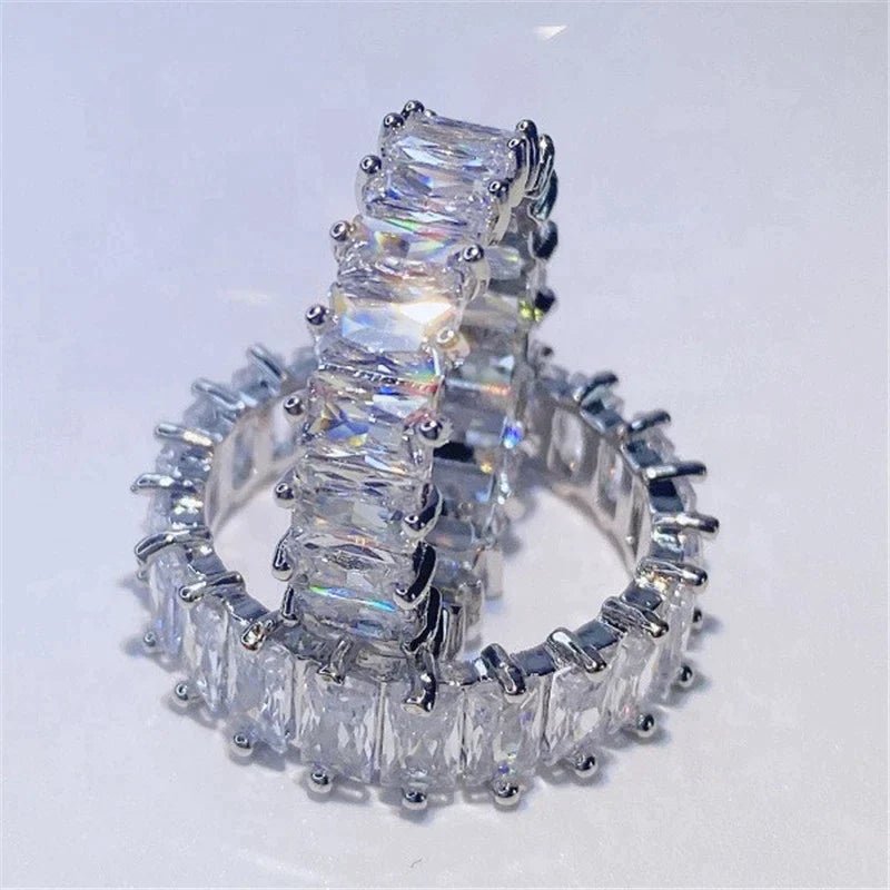 Lujoso anillo dorado y plateado de circonitas rectangulares - Hipnotelia