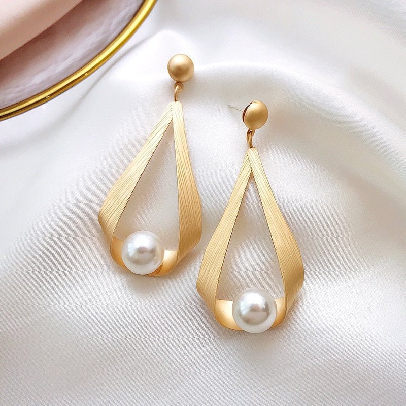 Pendientes colgantes dorados de cristal y perlas redondas - Hipnotelia