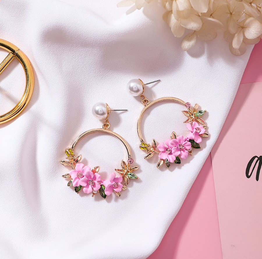 Pendientes dorados de flores y perlas - Hipnotelia