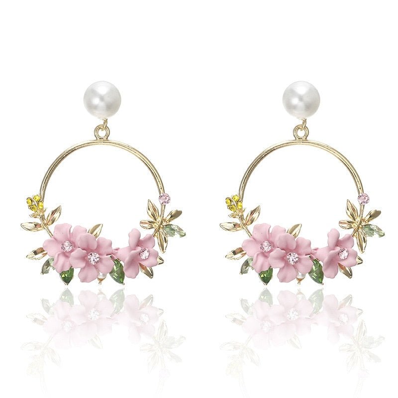 Pendientes dorados de flores y perlas - Hipnotelia