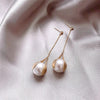 Pendientes largos dorados con perlas - Hipnotelia