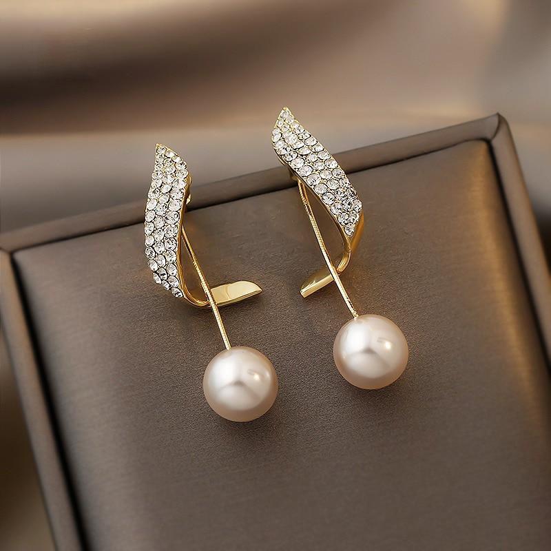 Pendientes largos elegantes de perlas - Hipnotelia