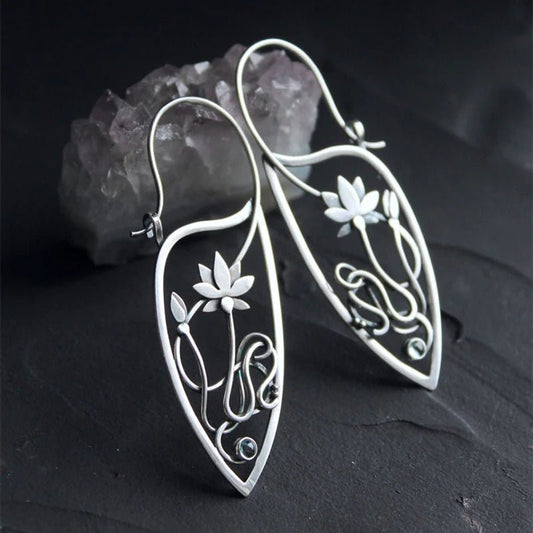 Pendientes plateados de flor de loto - Hipnotelia