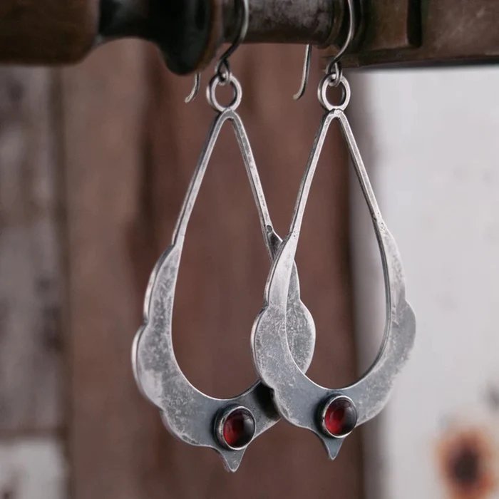 Pendientes vintage con cristales rojos - Hipnotelia