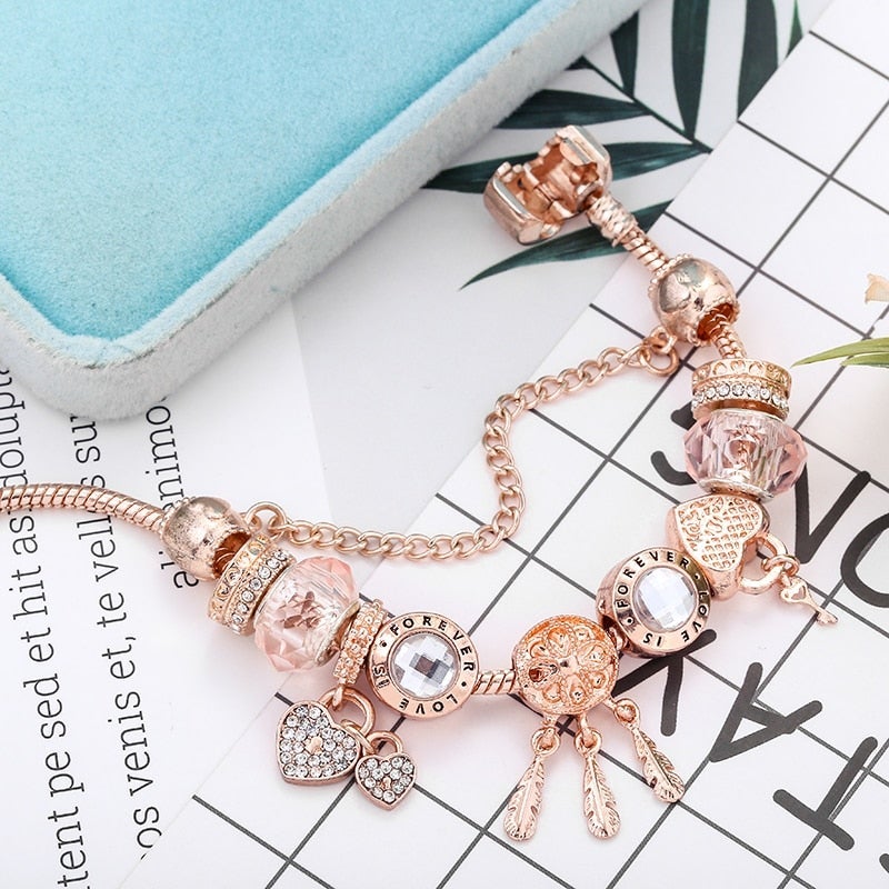 Pulsera rosada de atrapasueños con dijes incluidos - Hipnotelia